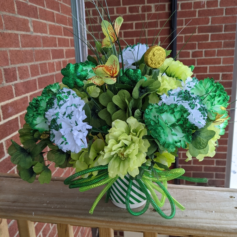 St Patrick's day Light-up floral arrangement